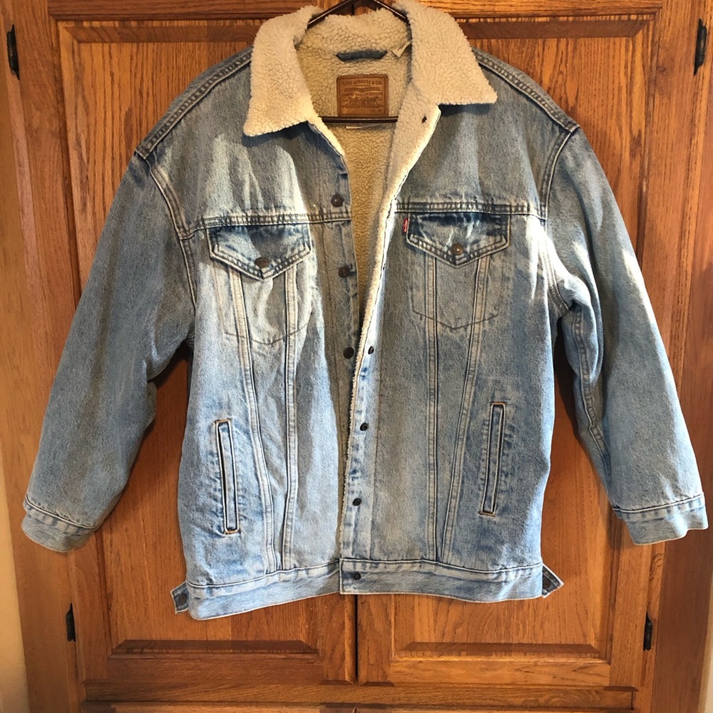 Oversized Levi's Blue Denim Jacket with Sherpa Lining